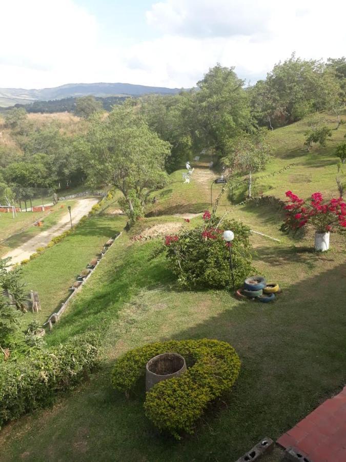 Hotel Campestre La Loma Curití エクステリア 写真