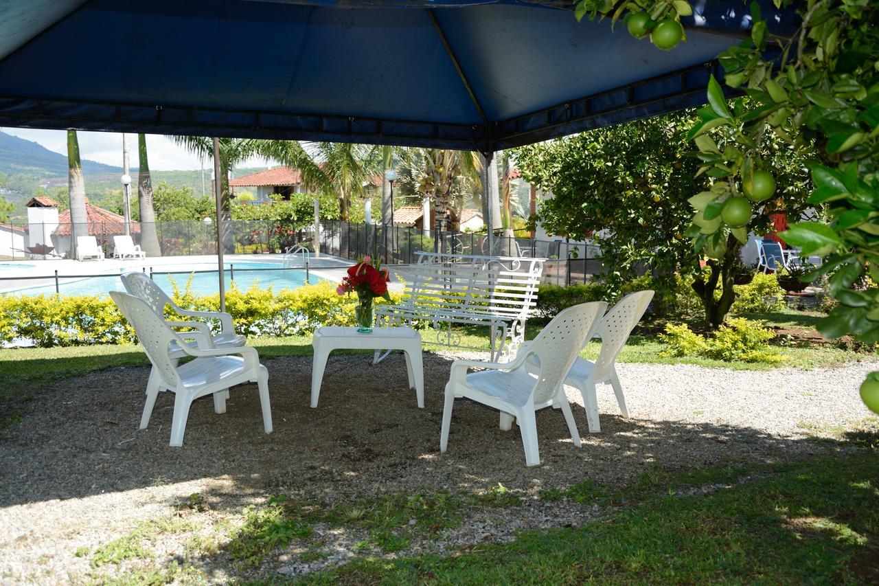Hotel Campestre La Loma Curití エクステリア 写真